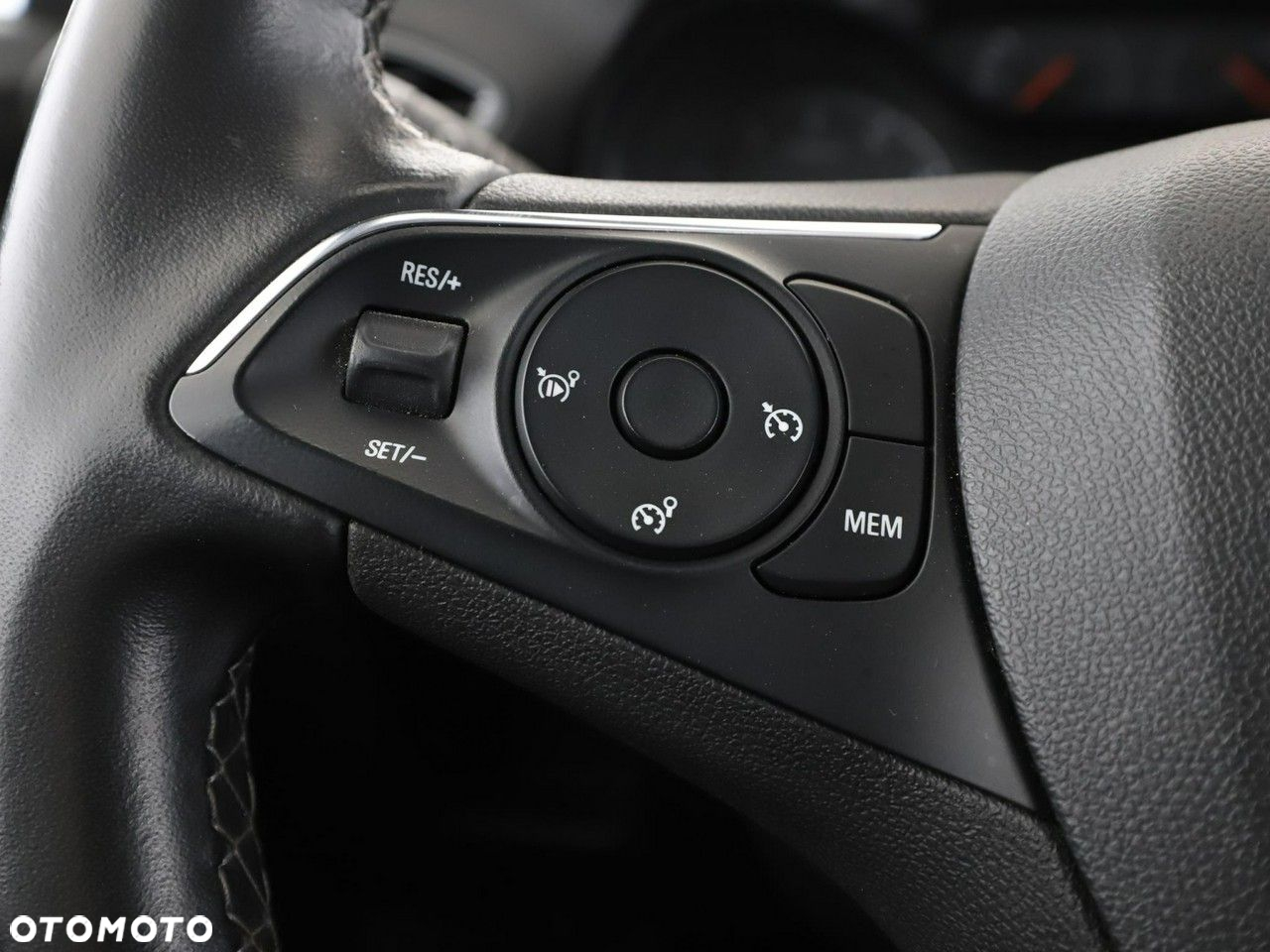 Opel Crossland X 1.2 T Eco Design Line S&S - 33