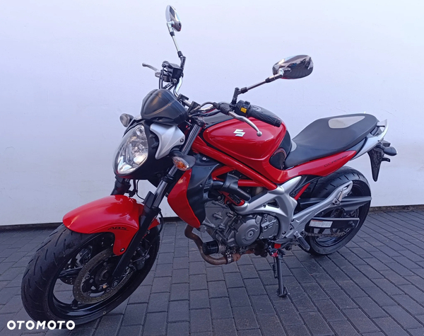Suzuki Gladius