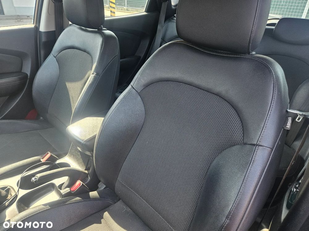 Hyundai ix35 1.7 CRDi 2WD blue Finale Gold - 5