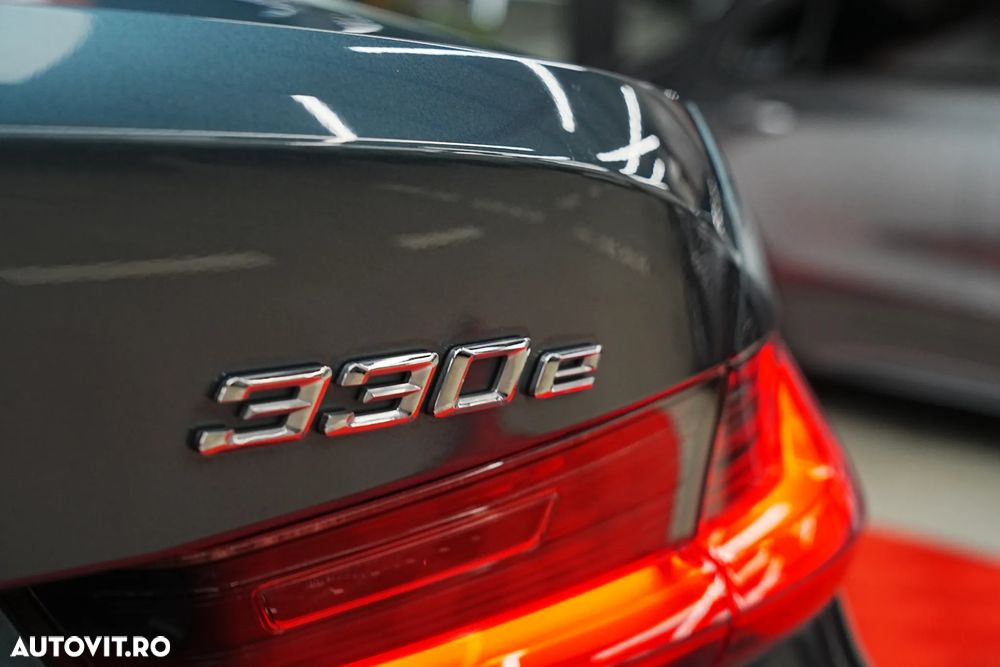 BMW Seria 3 330e Aut. Sport Line - 30