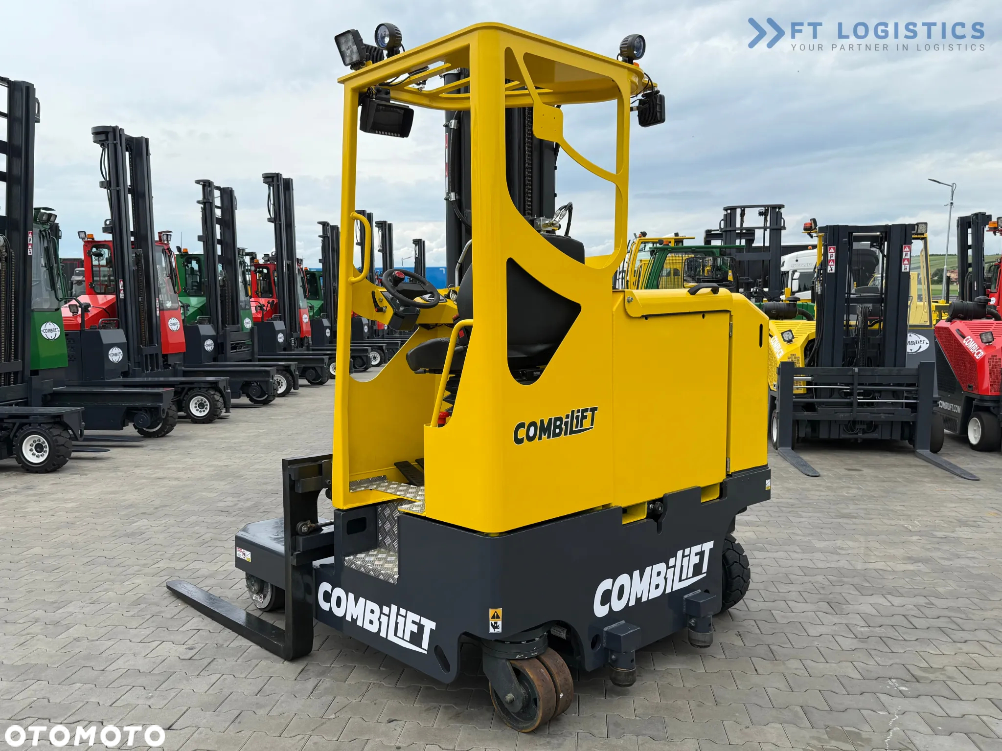 Combilift MR / ELEKTRYCZNY / TRIPLEX - 6000MM / WOLNY SKOK / SZEROKI POZYCJONER / PRZESUW WIDEŁ / JEDYNIE 1400MTH / JAK NOWY - 6