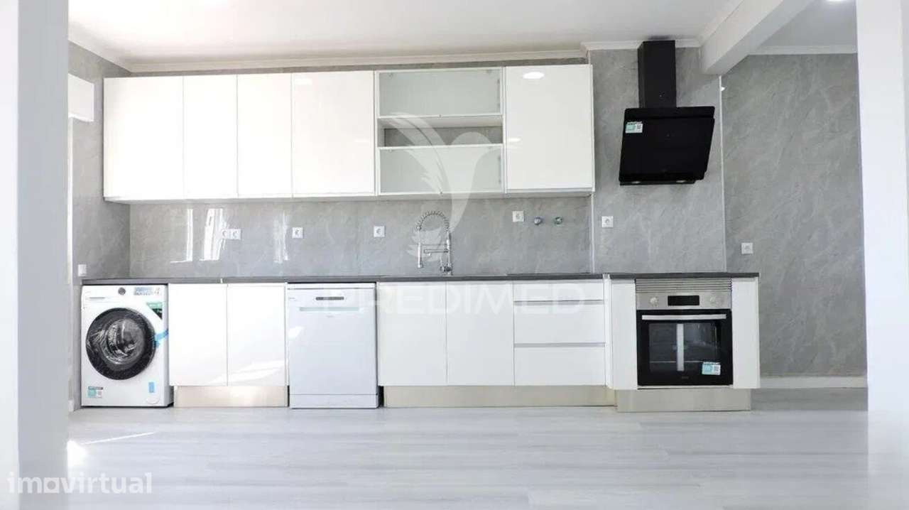 T2-3Ass.-Setubal - Remodelado - Arrecadação - Grande imagem: 2/17