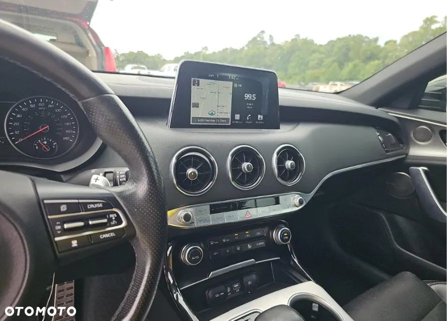 Kia Stinger - 9