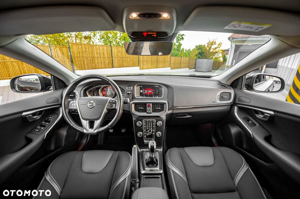 Volvo V40 D4 Drive-E Momentum - 26