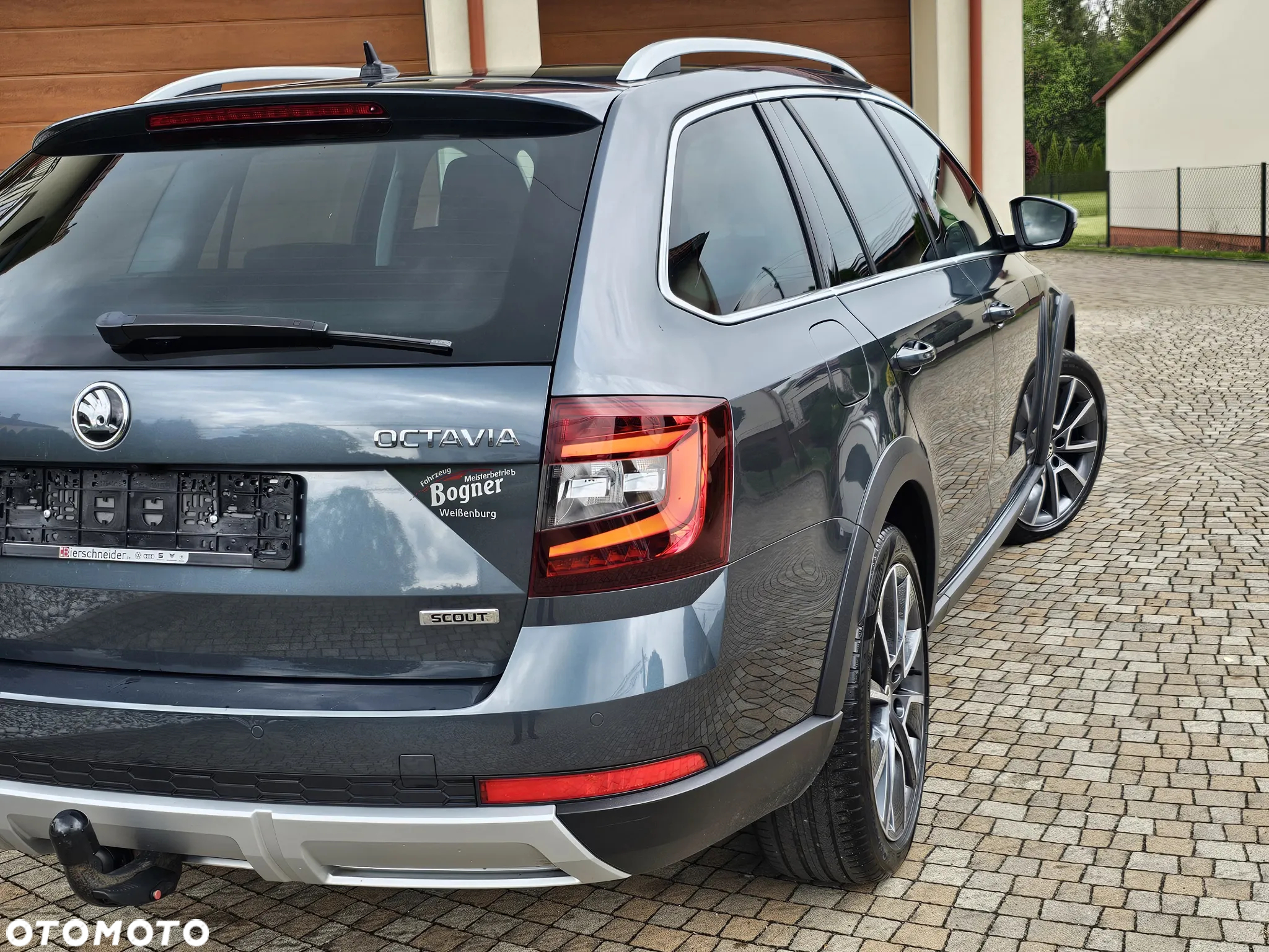 Skoda Octavia Combi 2.0 TDI 4x4 DSG Scout - 17