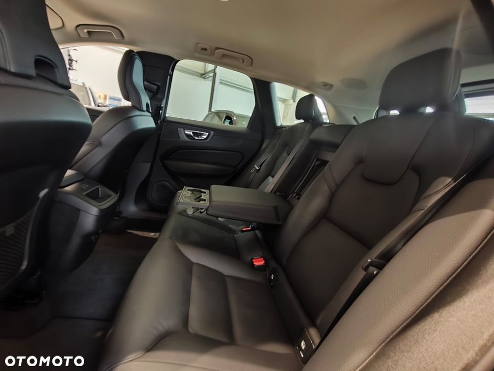 Volvo XC 60 B4 B Plus Dark - 15