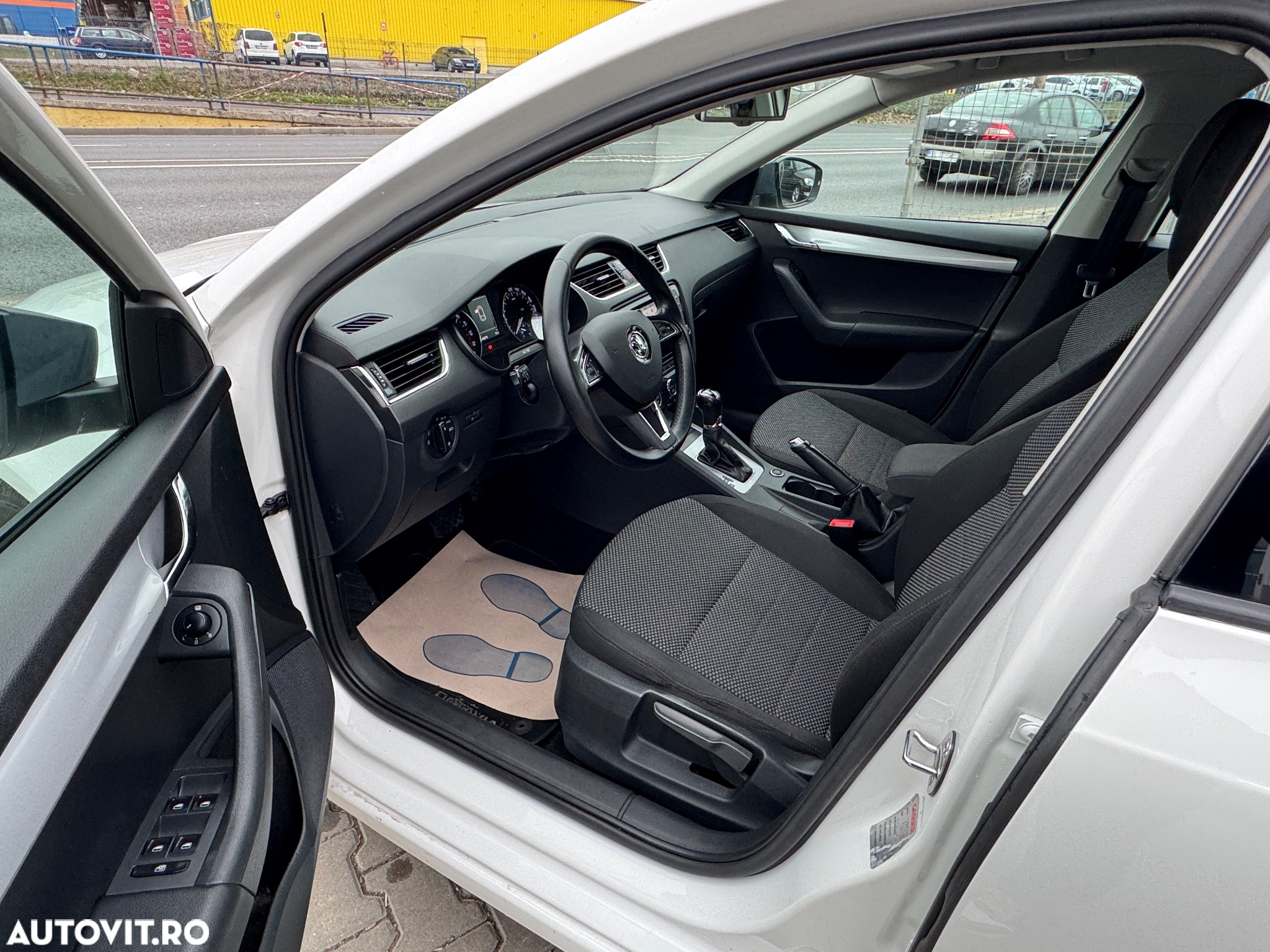 Skoda Octavia 2.0 TDI DSG Ambition - 5