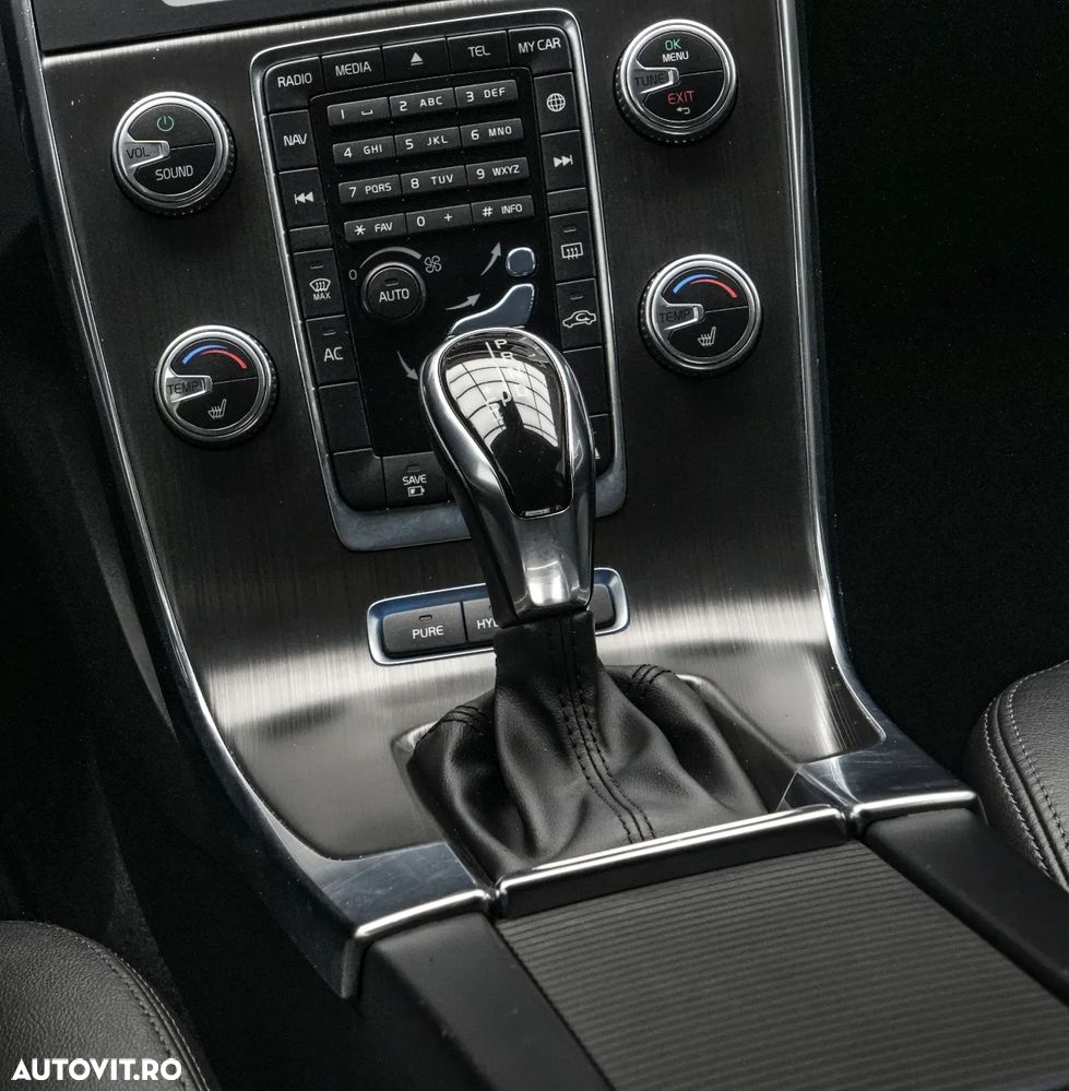 Volvo V60 D5 Momentum - 19