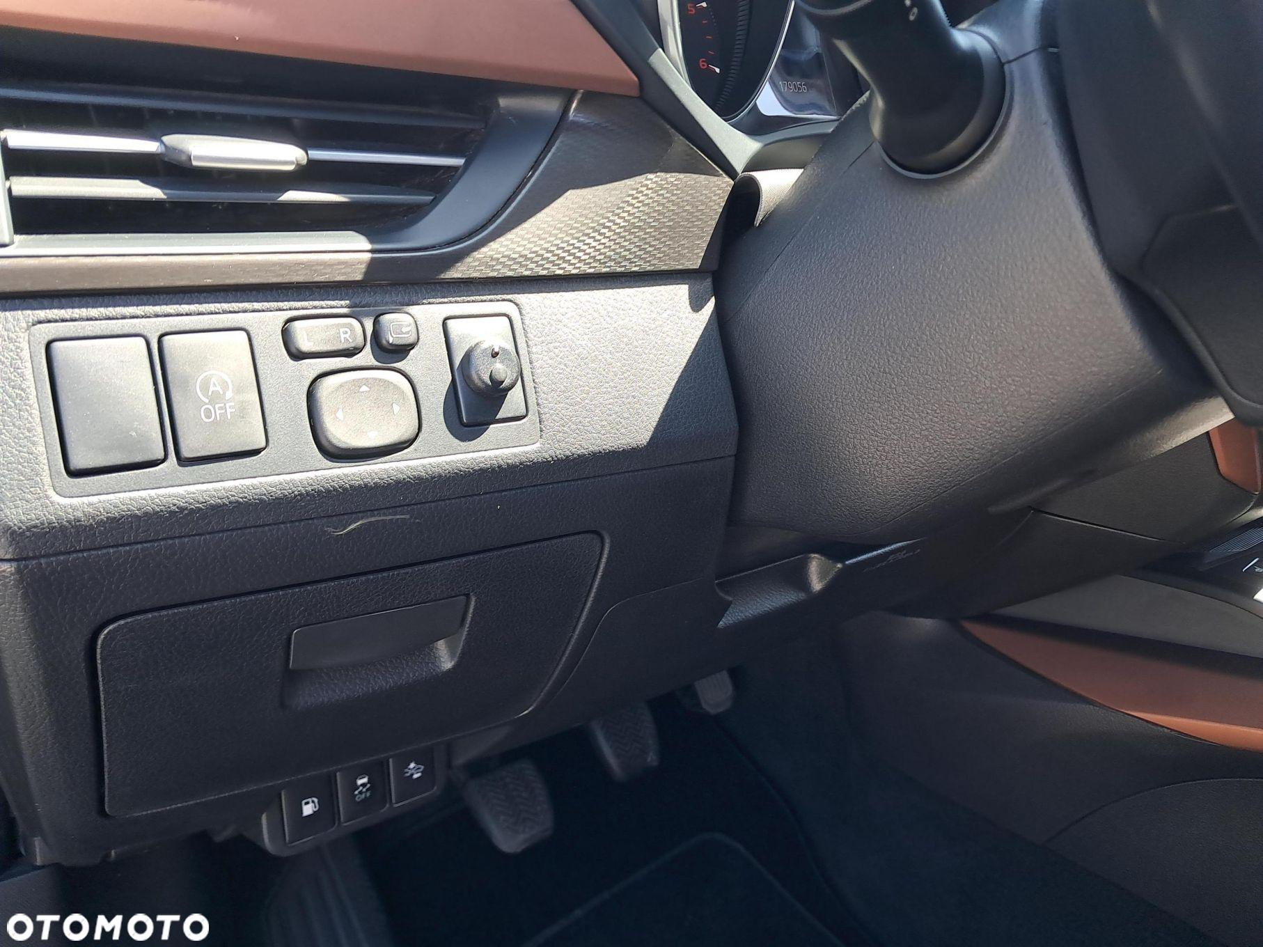 Toyota Avensis 2.0 D-4D Premium - 24