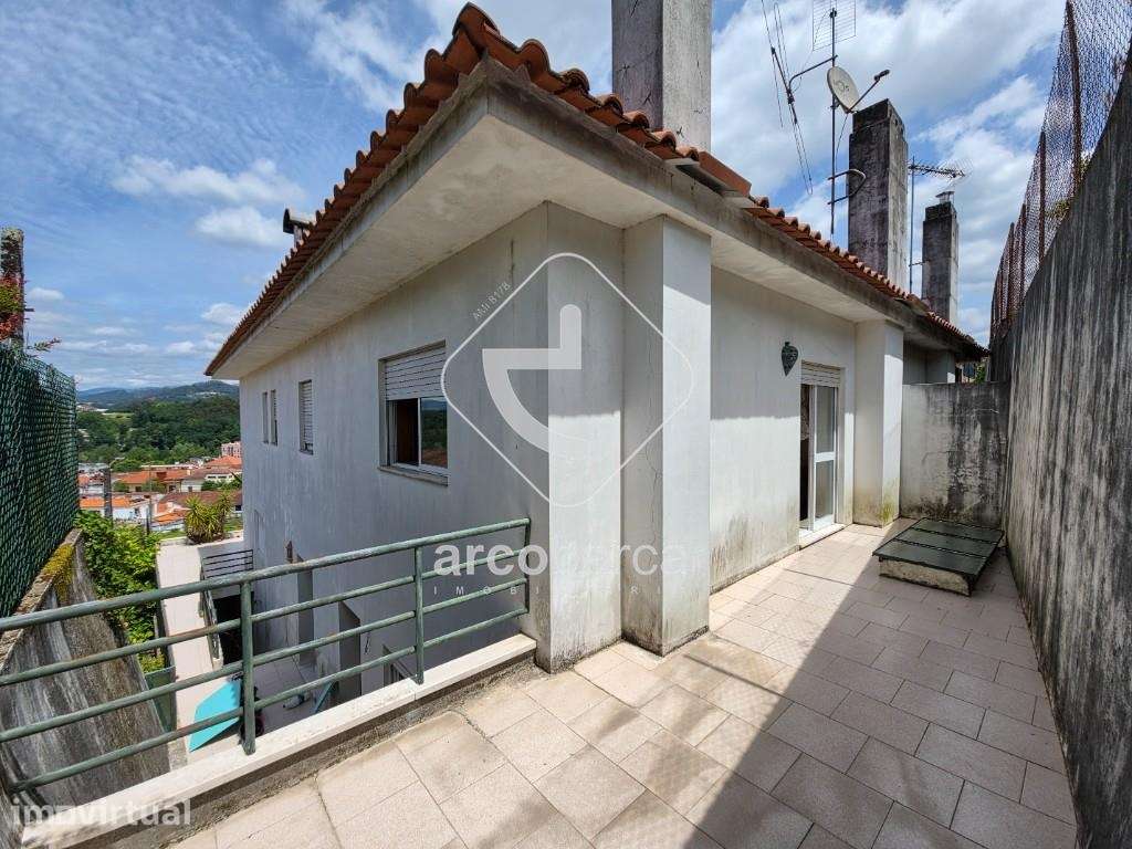 Moradia de 3 Pisos no Centro de Ponte da Barca com Aquecimento Central - Grande imagem: 2/25