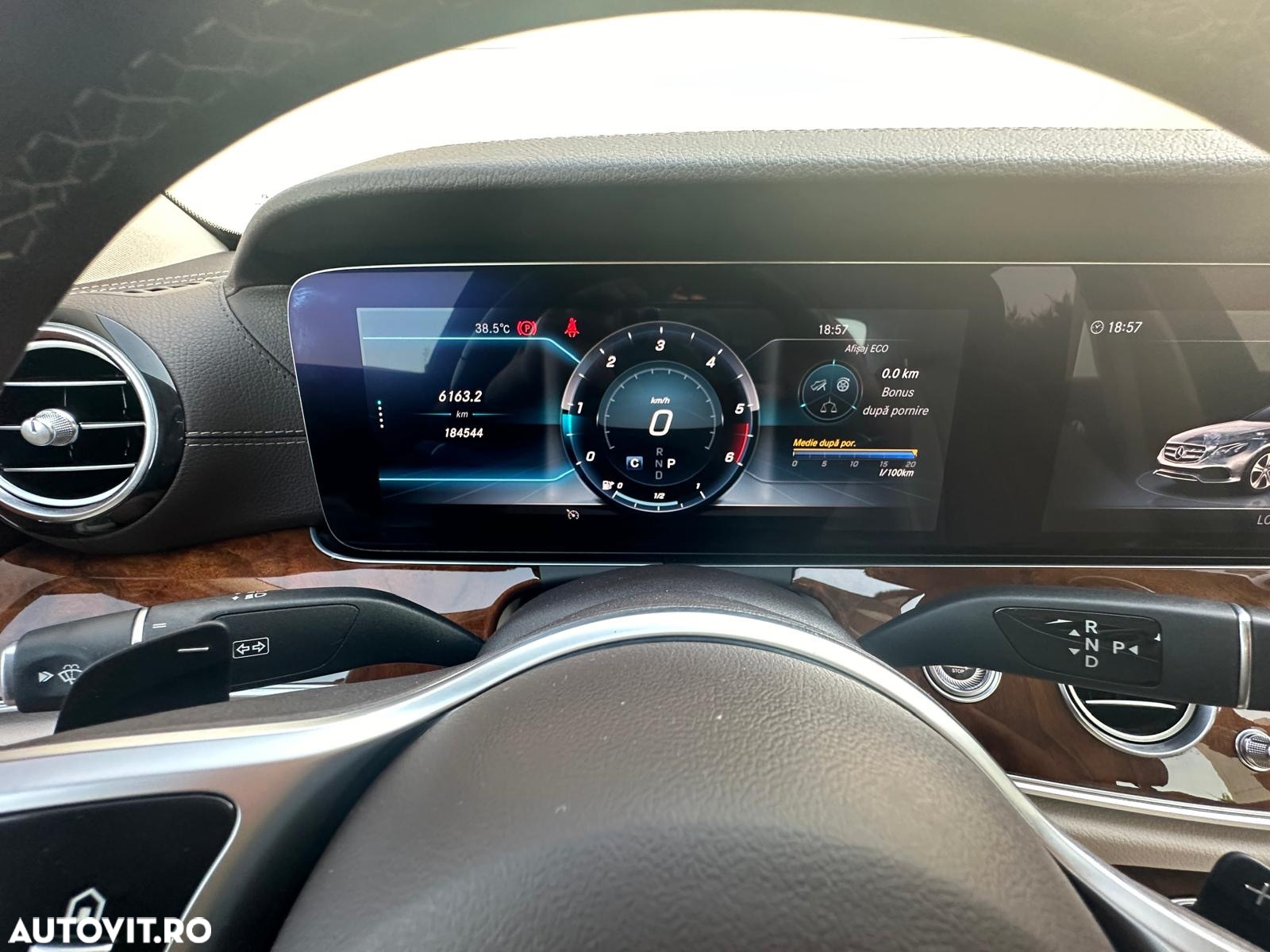 Mercedes-Benz E 220 d 4Matic T 9G-TRONIC Exclusive - 39