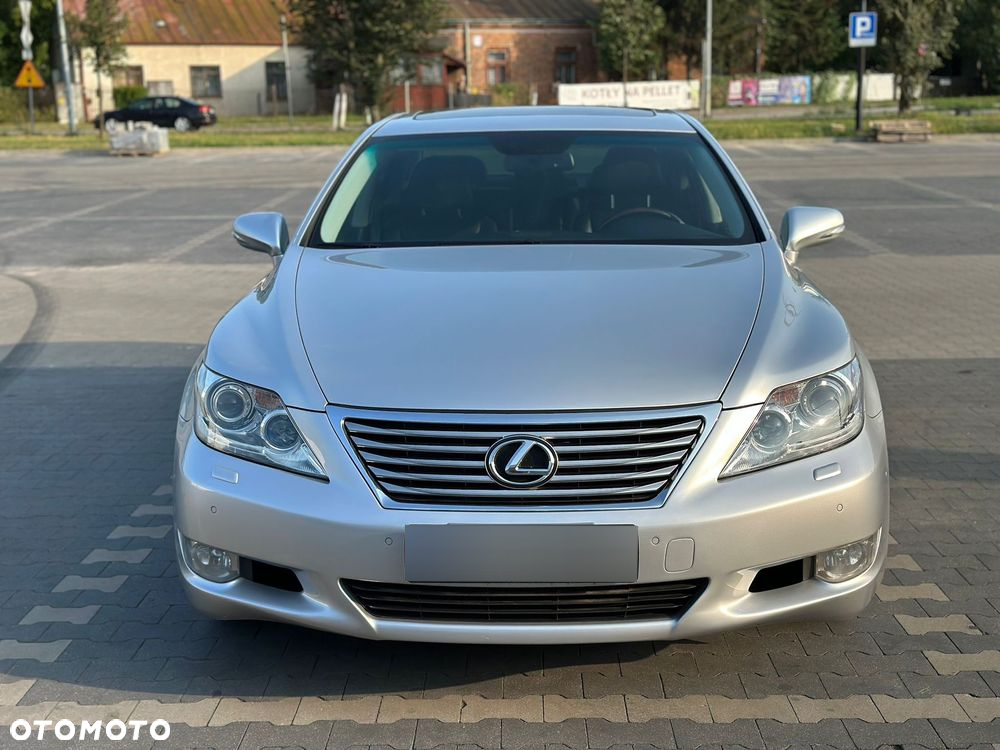 Lexus LS 460 AWD - 4
