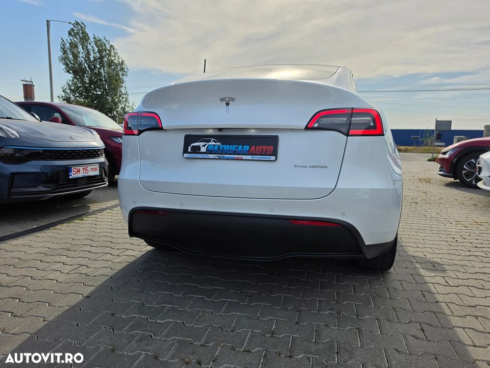 Tesla Model Y - 5
