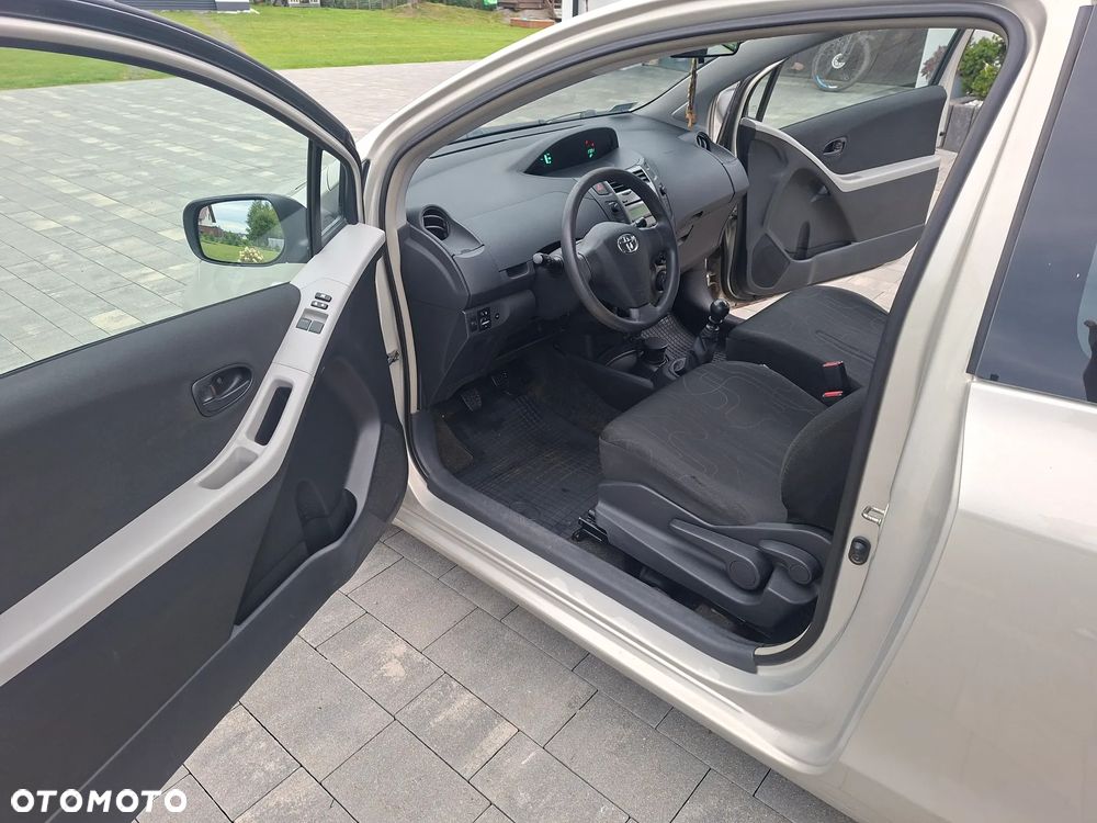 Toyota Yaris - 7