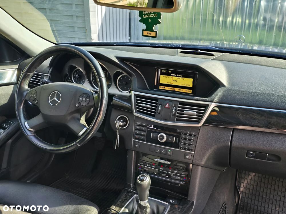 Mercedes-Benz Klasa E 200 CDI DPF BlueEFFICIENCY Avantgarde - 27