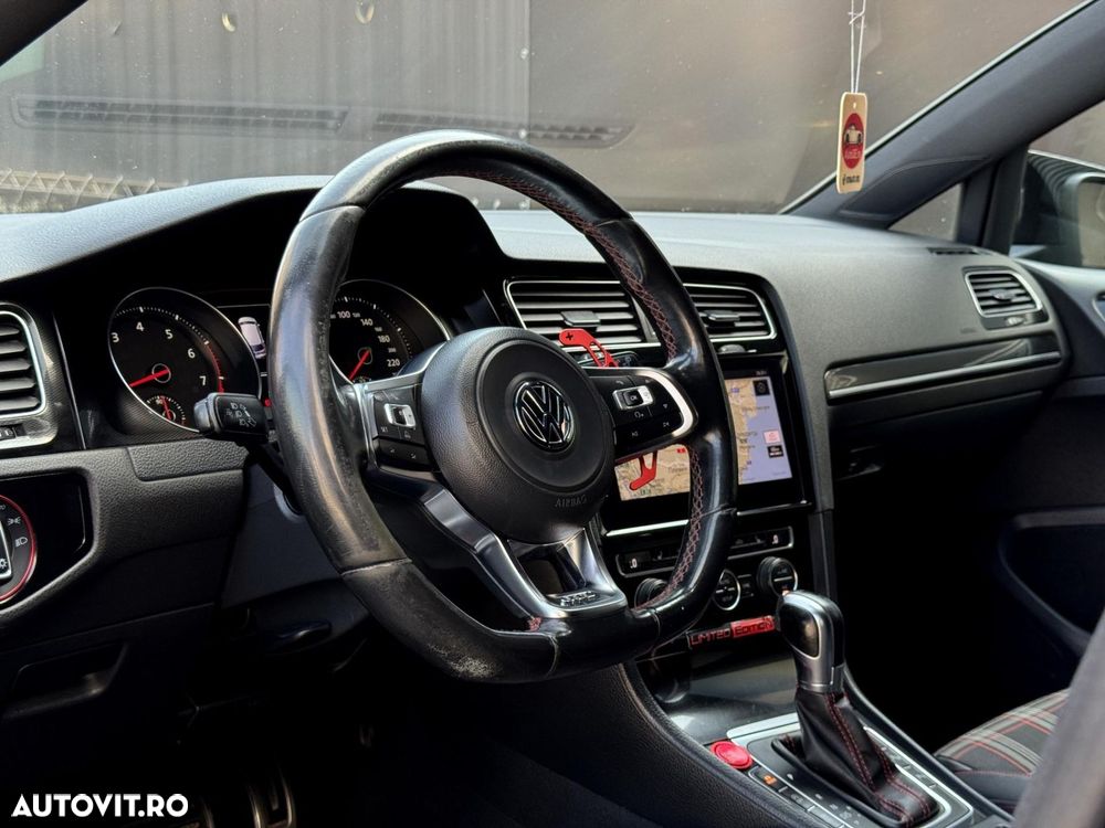 Volkswagen Golf - 6