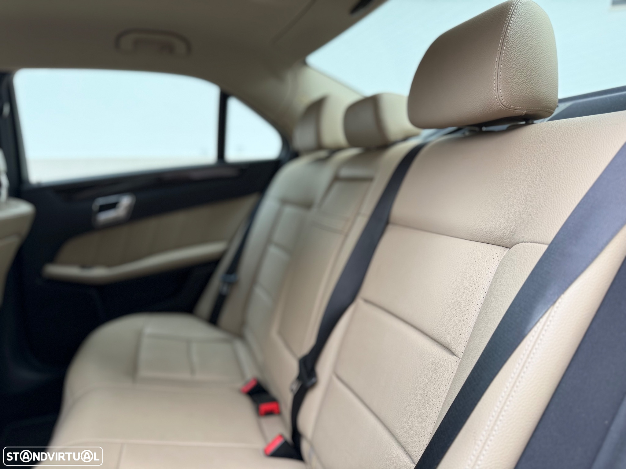 Mercedes-Benz E 220 CDi Avantgarde BlueEfficiency Auto. - 21