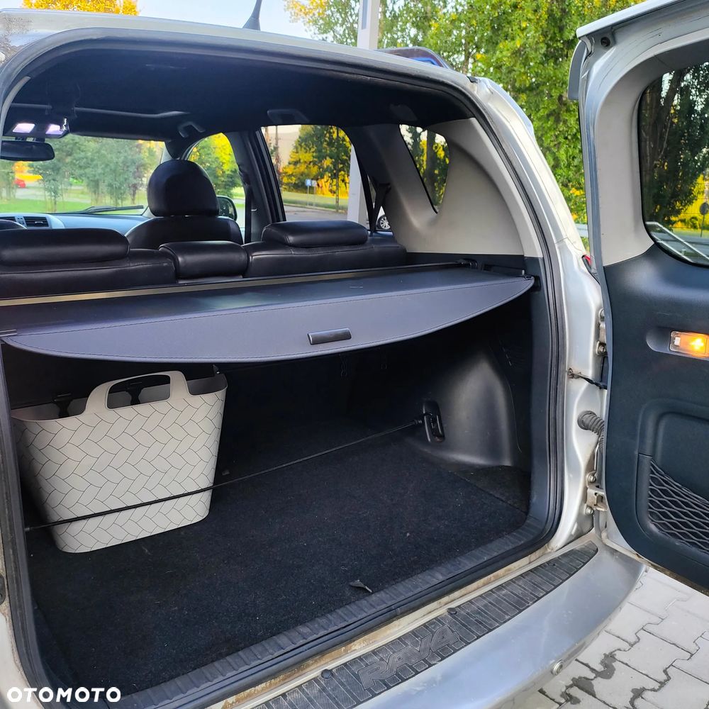 Toyota RAV4 2.2 D-4D X - 23