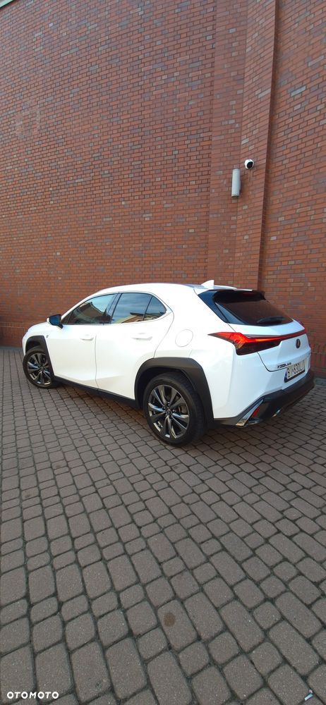 Lexus UX - 8