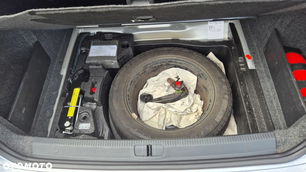 Volkswagen Passat 2.0 FSI Comfortline - 23