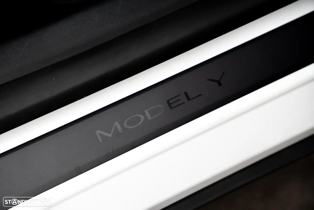 Tesla Model Y Long Range Dual Motor AWD - 14