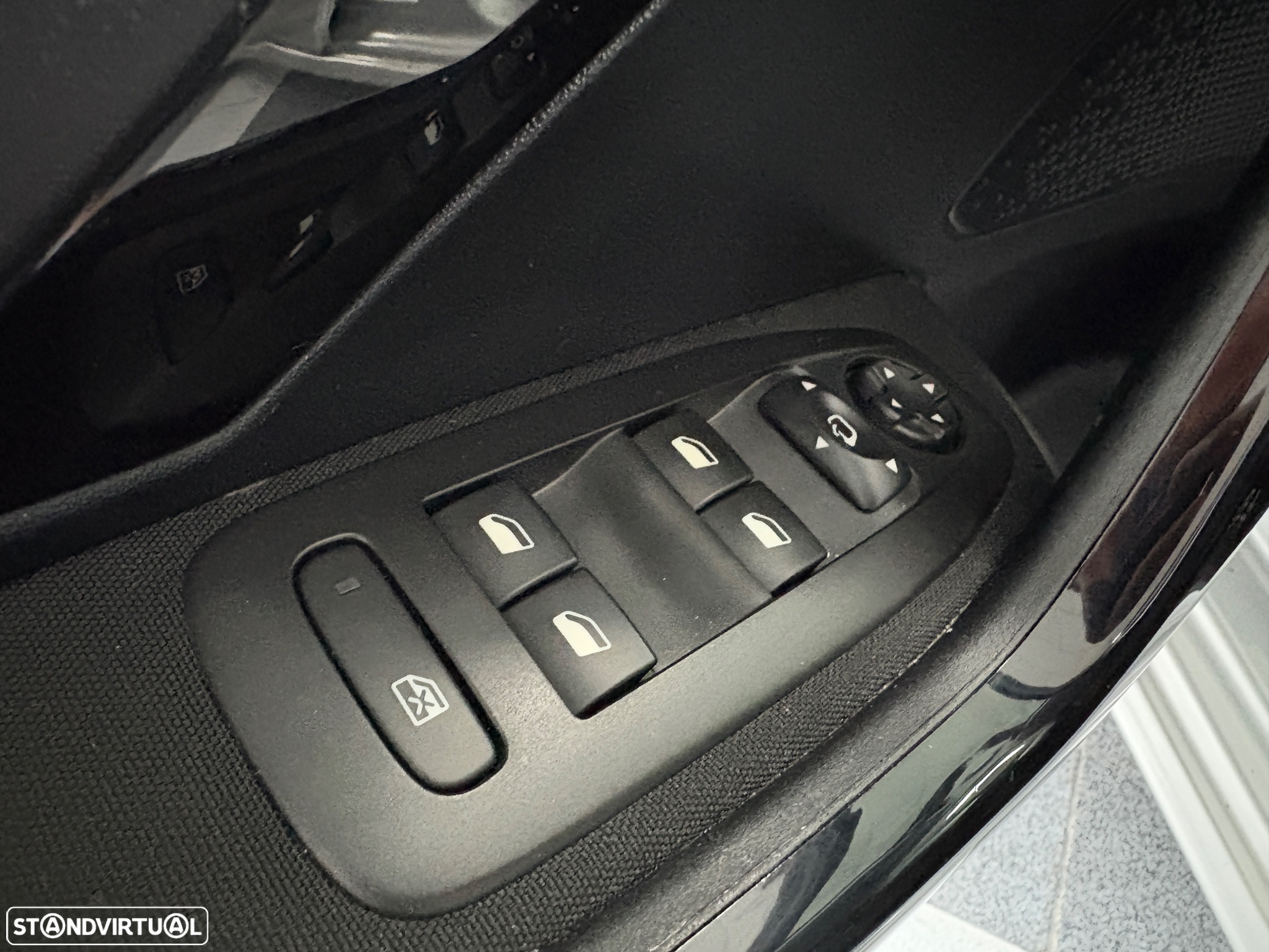 Peugeot 208 1.2 PureTech Signature - 10