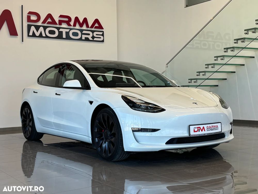 Tesla Model 3 - 4