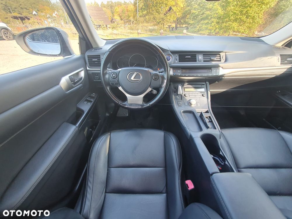 Lexus CT - 9