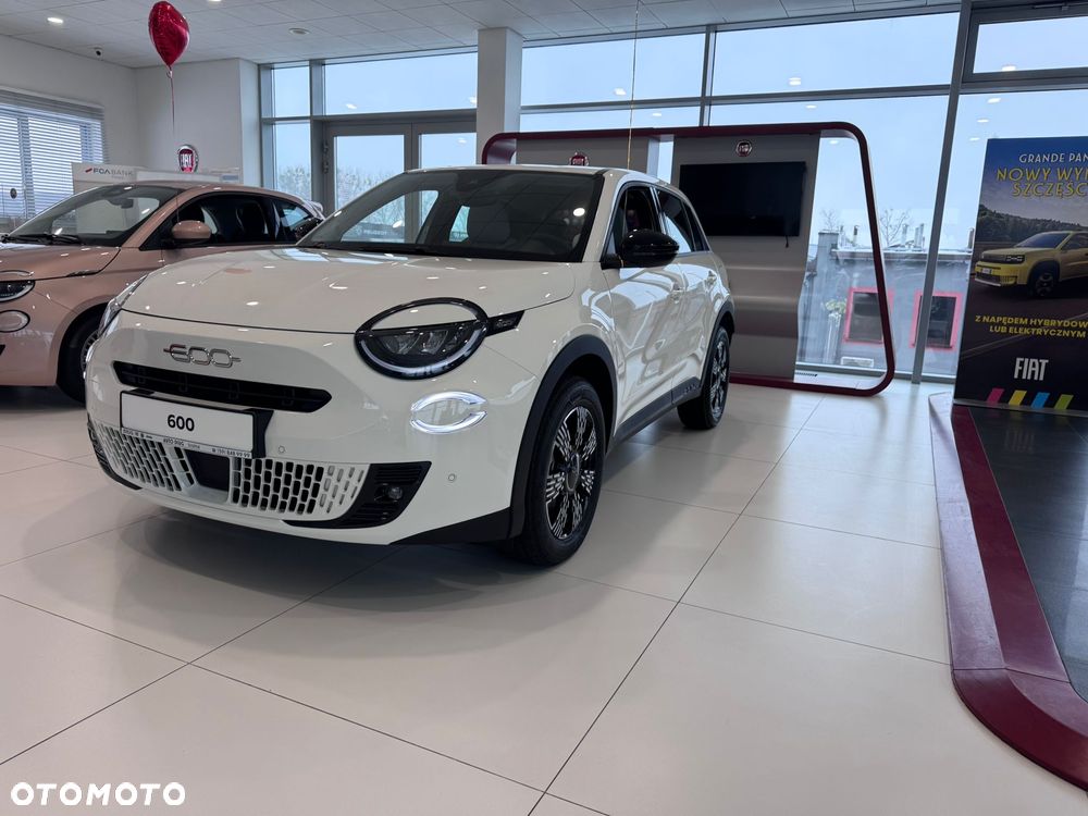 Fiat 600 1.2 Turbo Icon eDCT - 6