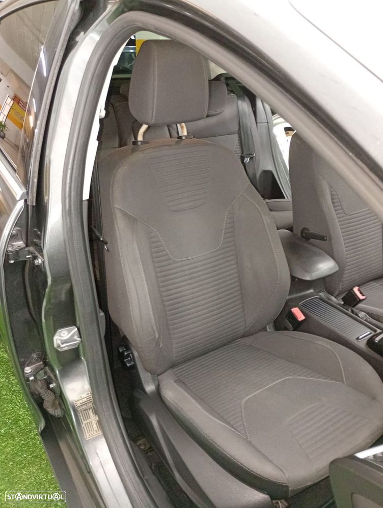 Ford Focus 1.0 SCTi ST-Line - 27