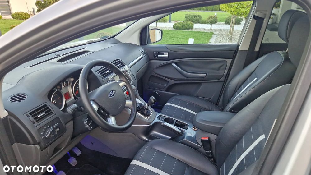 Ford Kuga 2.0 TDCi 4x4 Titanium - 12