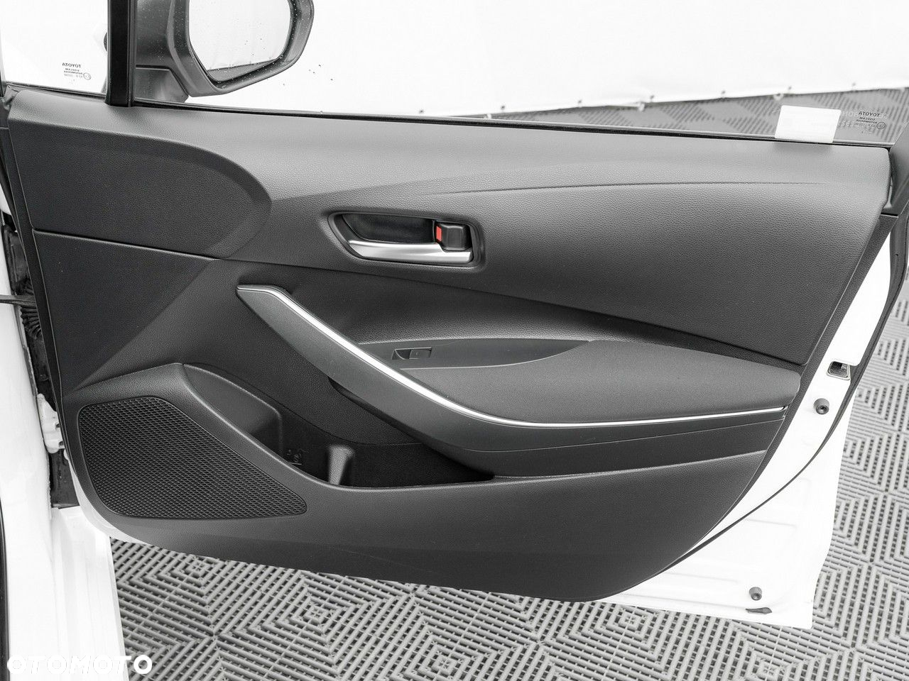 Toyota Corolla 1.8 Hybrid Comfort - 32