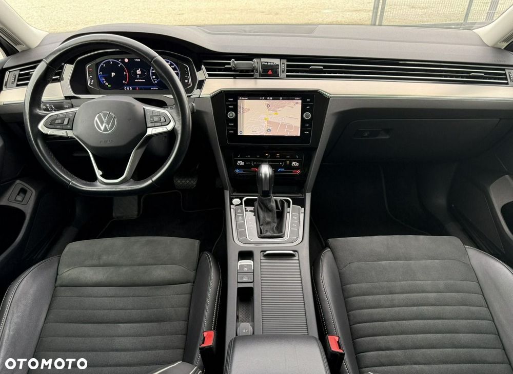 Volkswagen Passat Variant 2.0 TDI Elegance DSG - 4