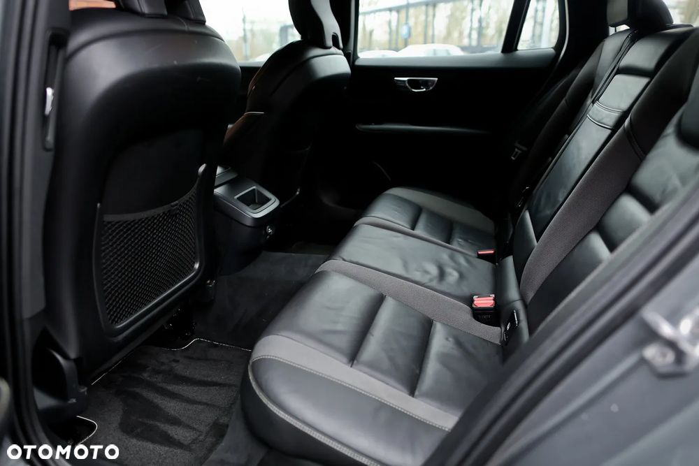 Volvo V60 D4 Geartronic R-Design - 27