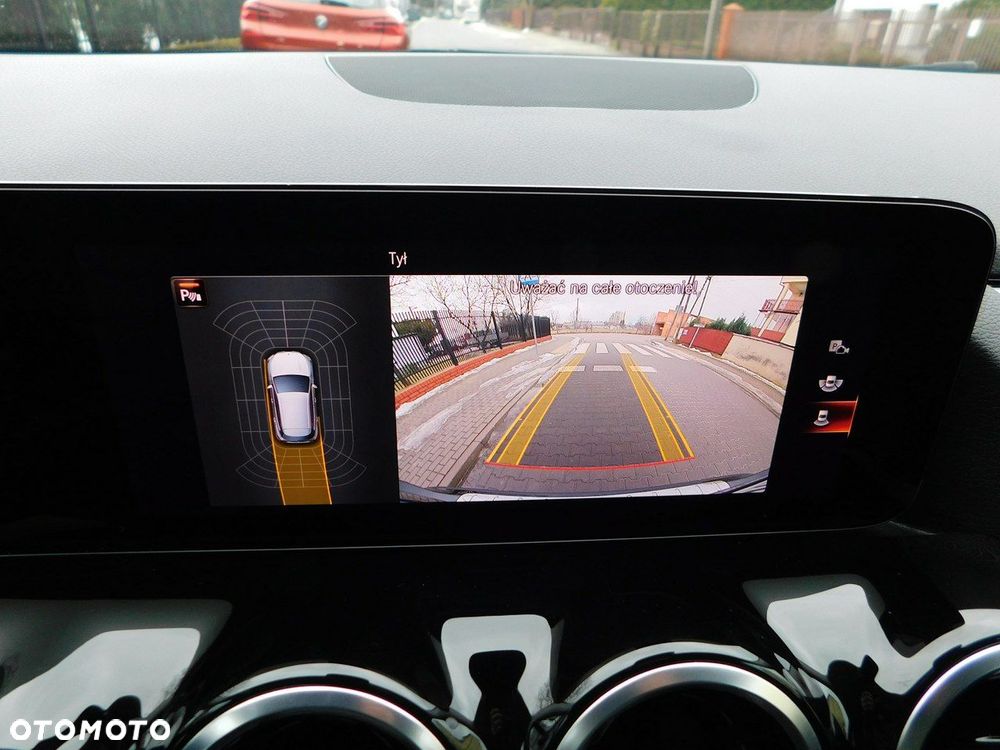 Mercedes-Benz GLA - 16