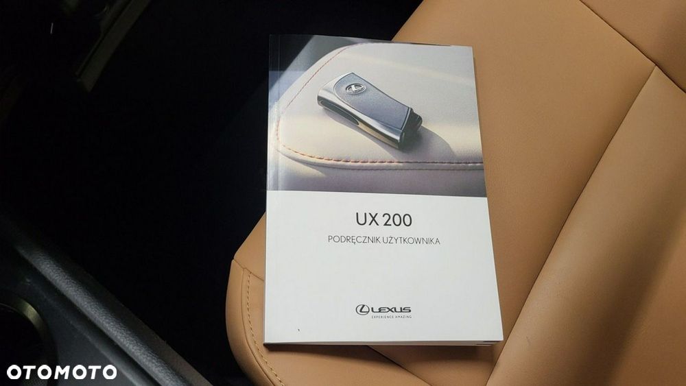 Lexus UX - 25