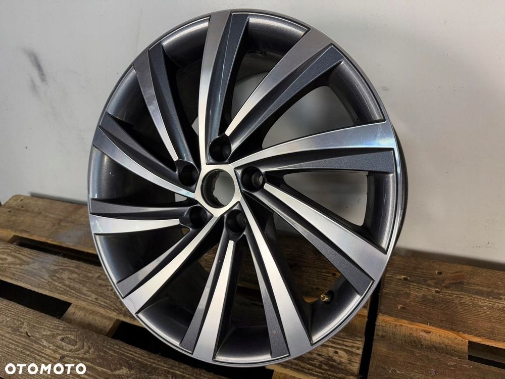 FELGA ALUMINIOWA SKODA OCTAVIA IV 4 5E3 18" 7.5 5E3601025AS CALA LADNA - 2