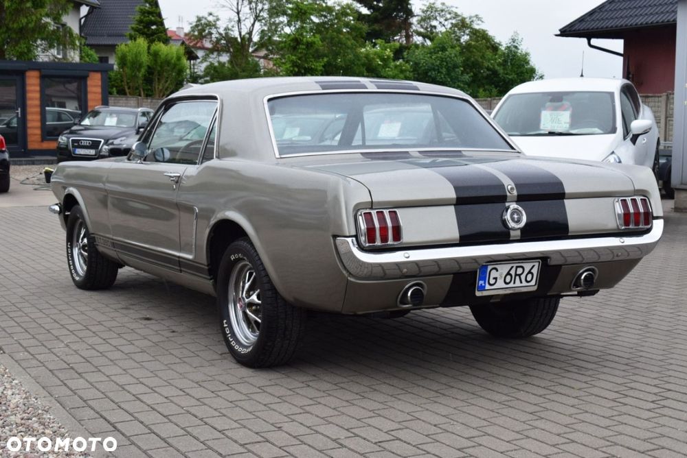 Ford Mustang - 8
