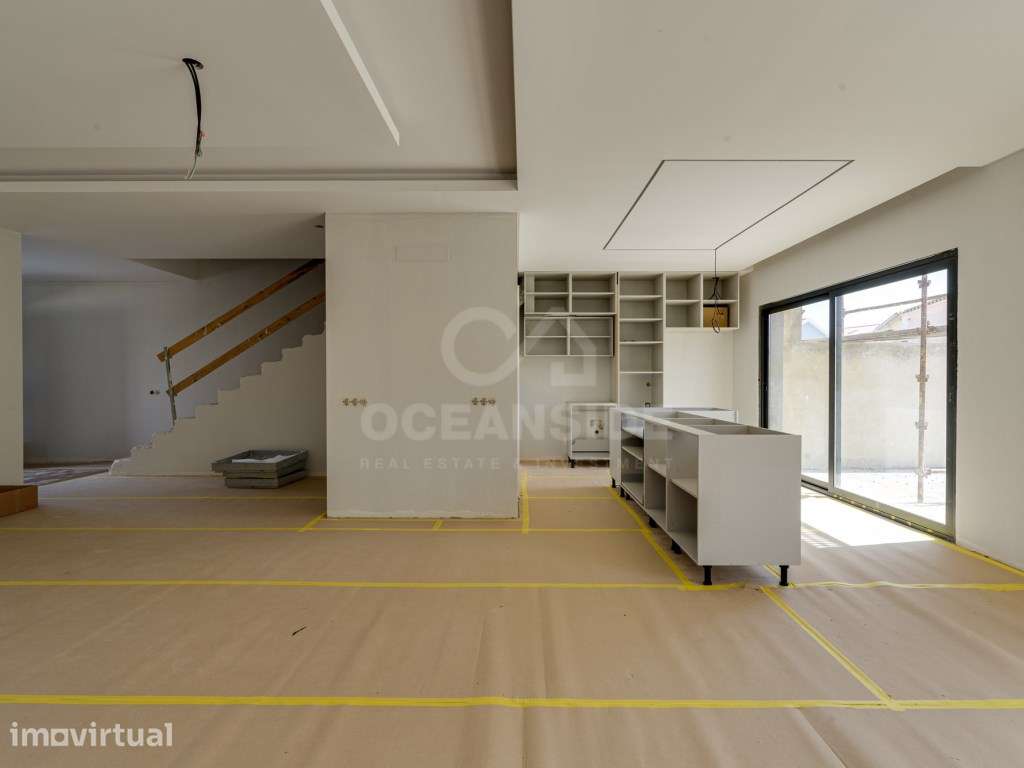 Moradia em banda T4 em Albarraque 790k com 190 m2 área bruta - Grande imagem: 2/31