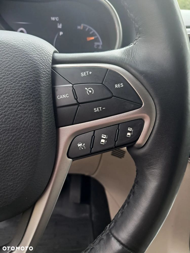 Jeep Grand Cherokee - 31