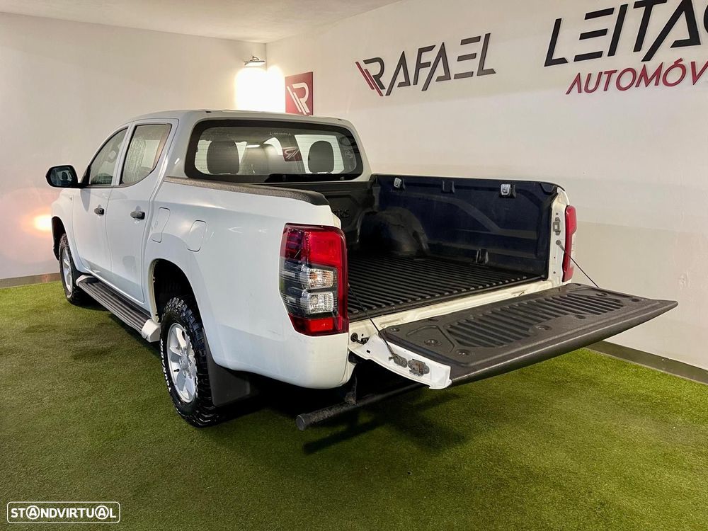 Mitsubishi L200 2.3 DI-D CD Invite Strakar Look 4WD - 24