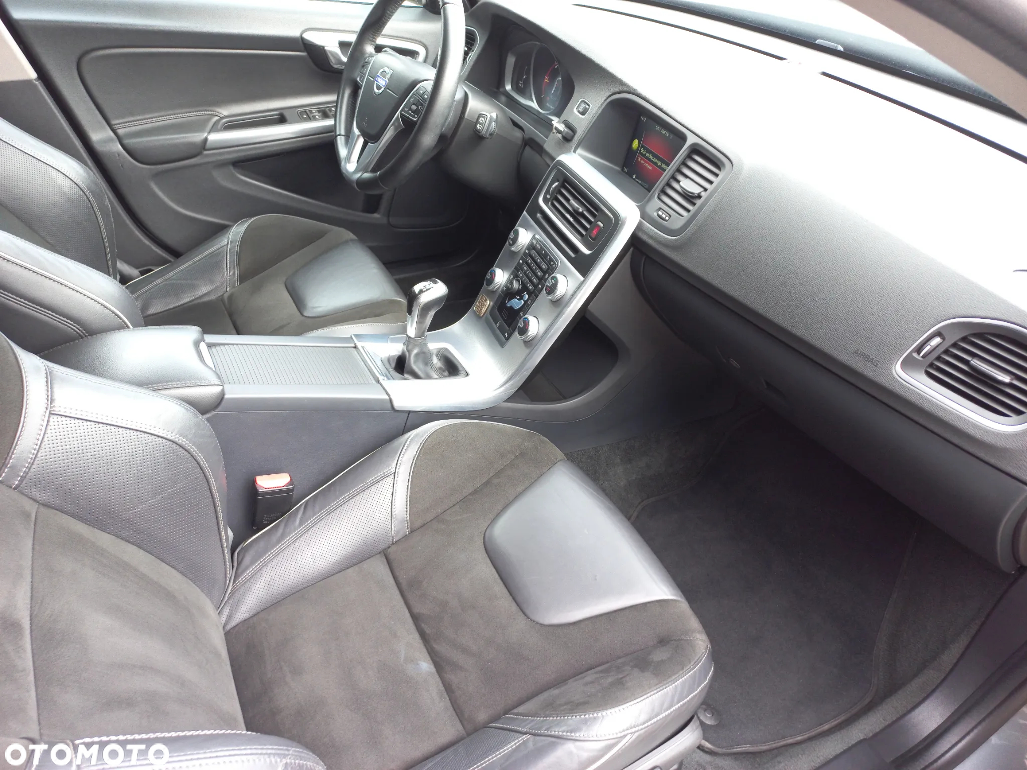 Volvo V60 D2 Drive-E R-Design Momentum - 13
