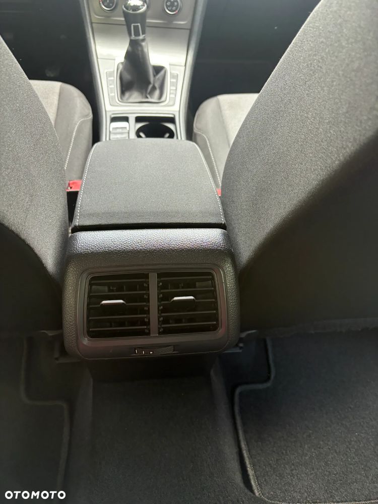 Volkswagen Golf - 25