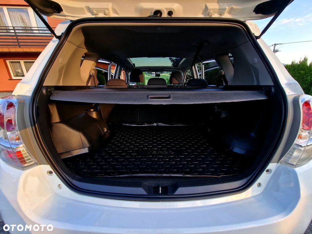 Toyota Verso 1.6 Premium - 16