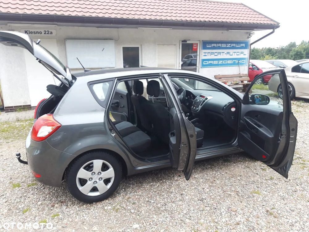Kia Ceed - 13