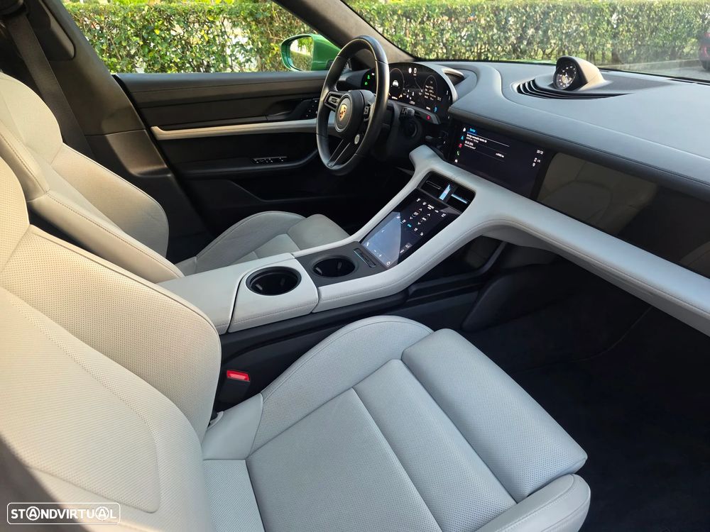 Porsche Taycan Sport Turismo Turbo - 23