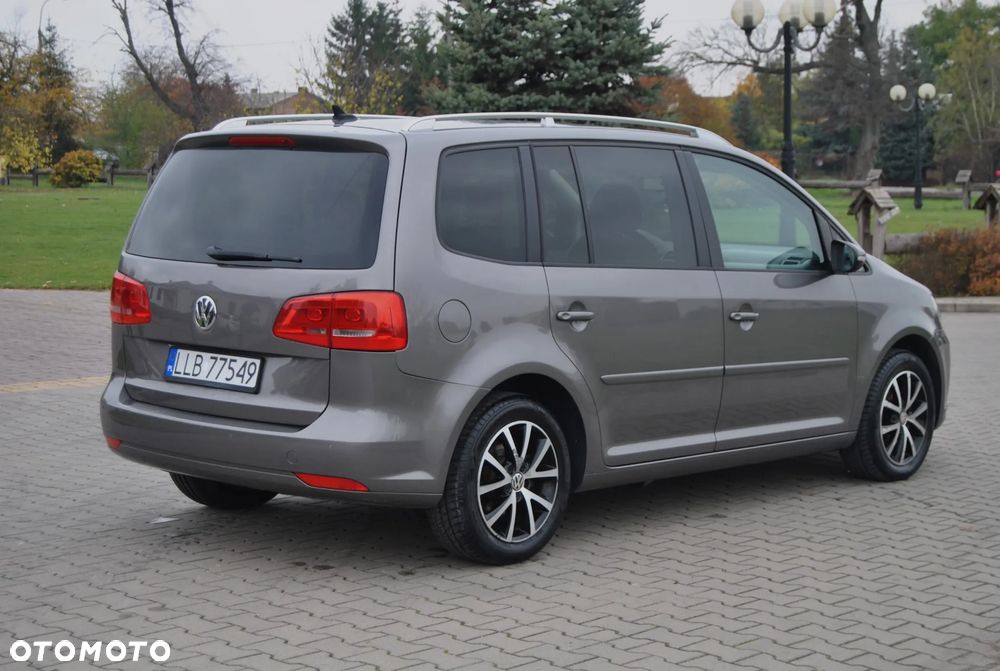 Volkswagen Touran 2011 photo 3