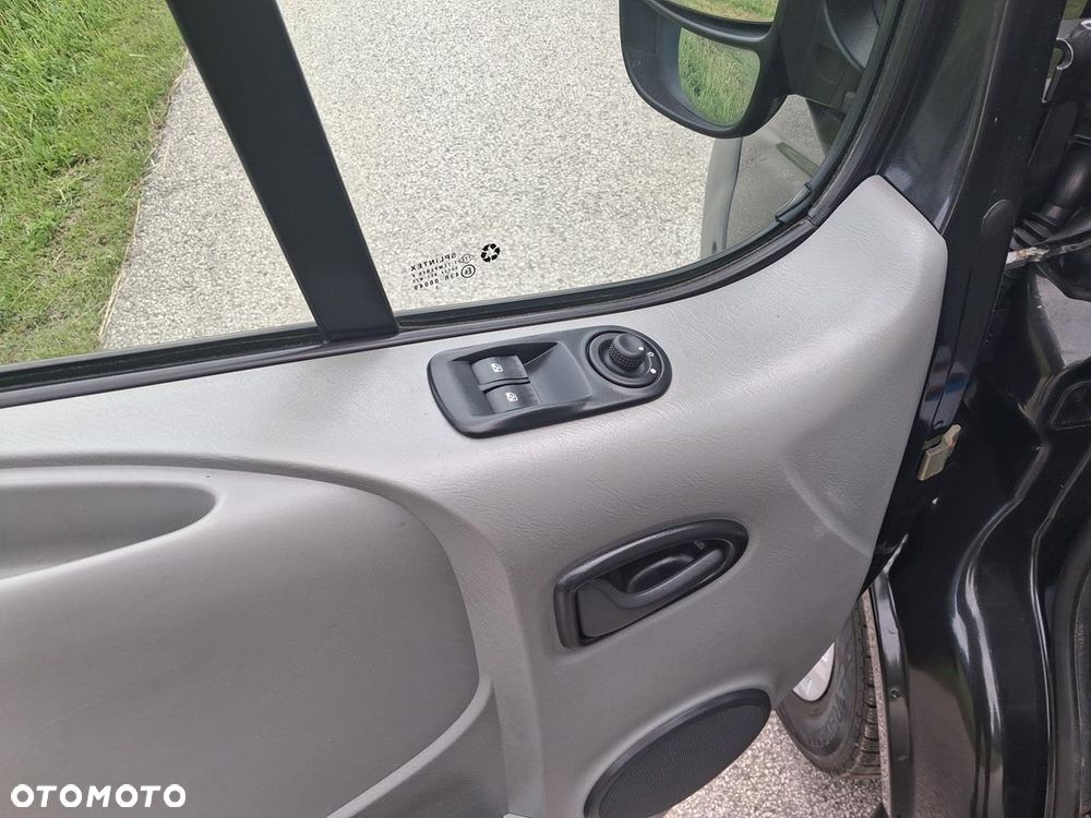 Opel Vivaro - 19