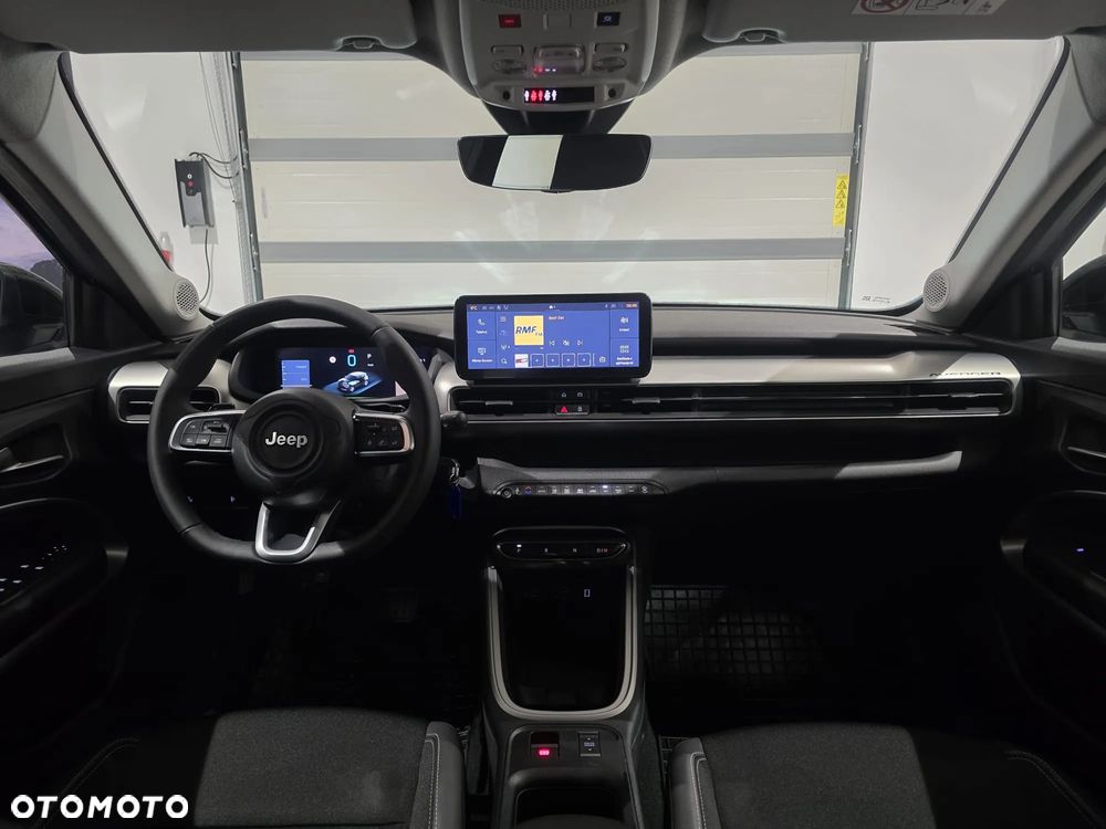 Jeep Avenger 1.2 T3 mHEV Altitude FWD eDCT6 - 11