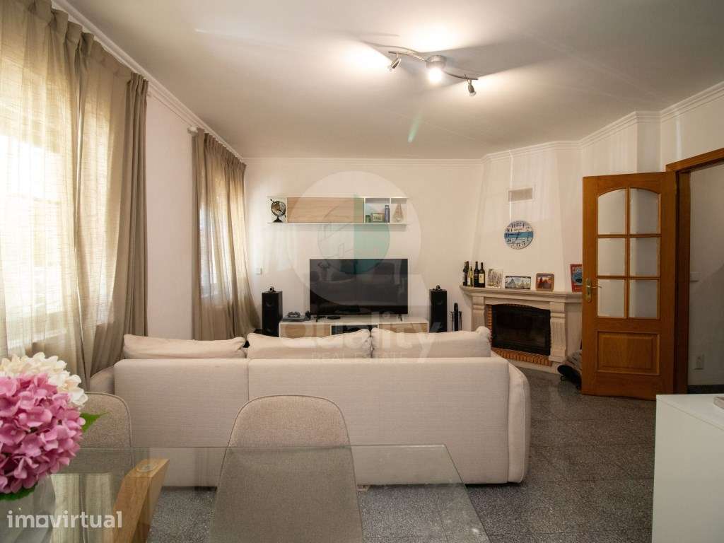 T3 EXCELENTE LOCALIZAÇÃO NO MONTIJO - Grande imagem: 3/26